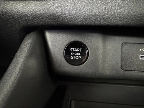 Used 2024 Nissan Rogue SV FWD image 24