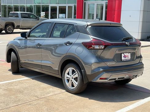 New 2025 Nissan Kicks Play S image 7