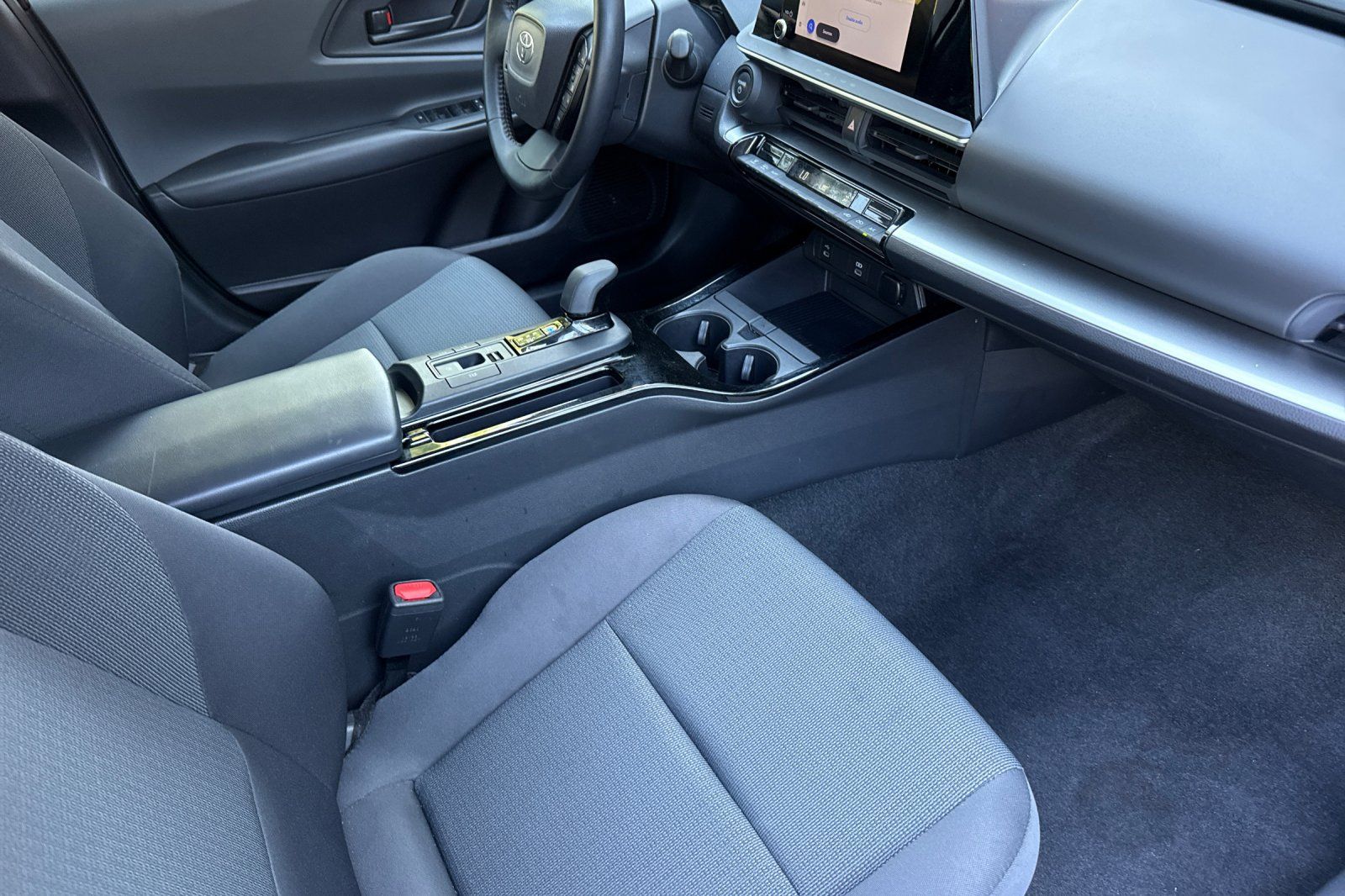 Used 2025 Toyota Prius LE FWD image 18