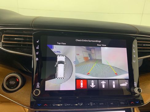 Used 2022 Jeep Grand Wagoneer Series III image 27