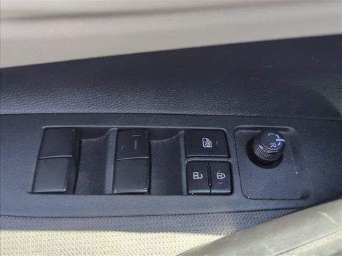 Used 2025 Toyota Corolla LE FWD image 10