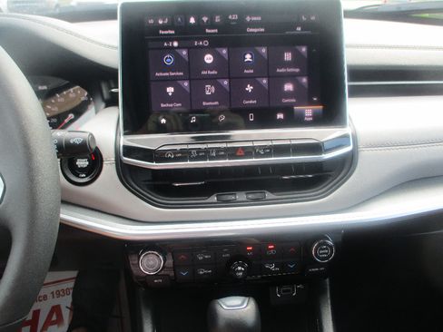Used 2025 Jeep Compass Limited AWD/4WD image 8