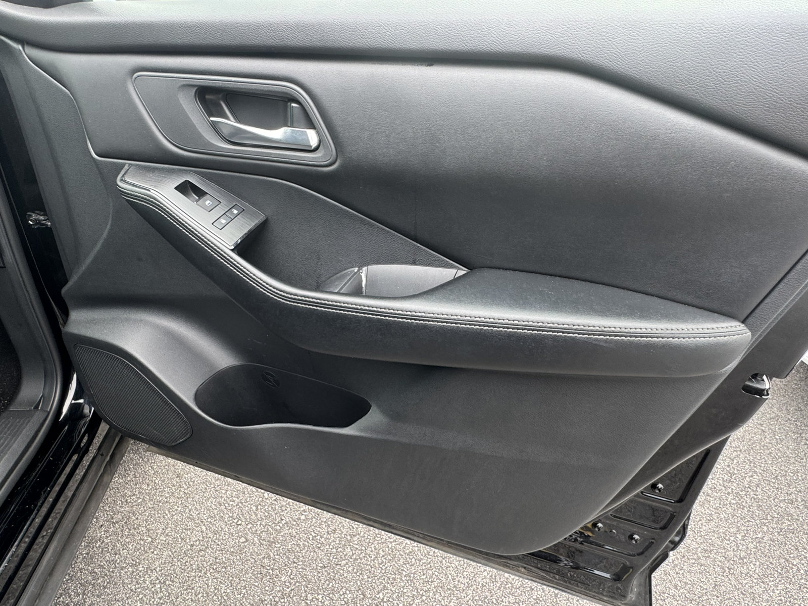 Used 2024 Nissan Rogue SV AWD/4WD image 16