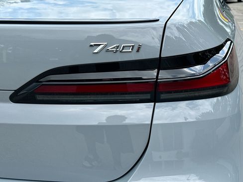 Used 2023 BMW 740i w/ Parking Assistance Package RWD image 33