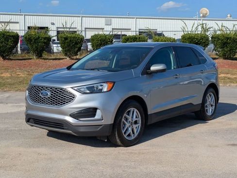 Used 2024 Ford Edge SEL image 7