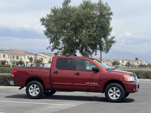 Used 2013 Nissan Titan SV w/ SV Value Truck Pkg AWD/4WD image 9