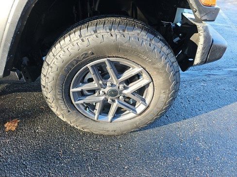 Used 2024 Jeep Wrangler Sport S image 10