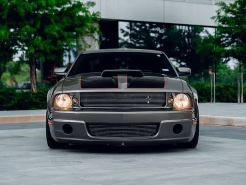 Used 2005 Ford Mustang GT RWD image 2