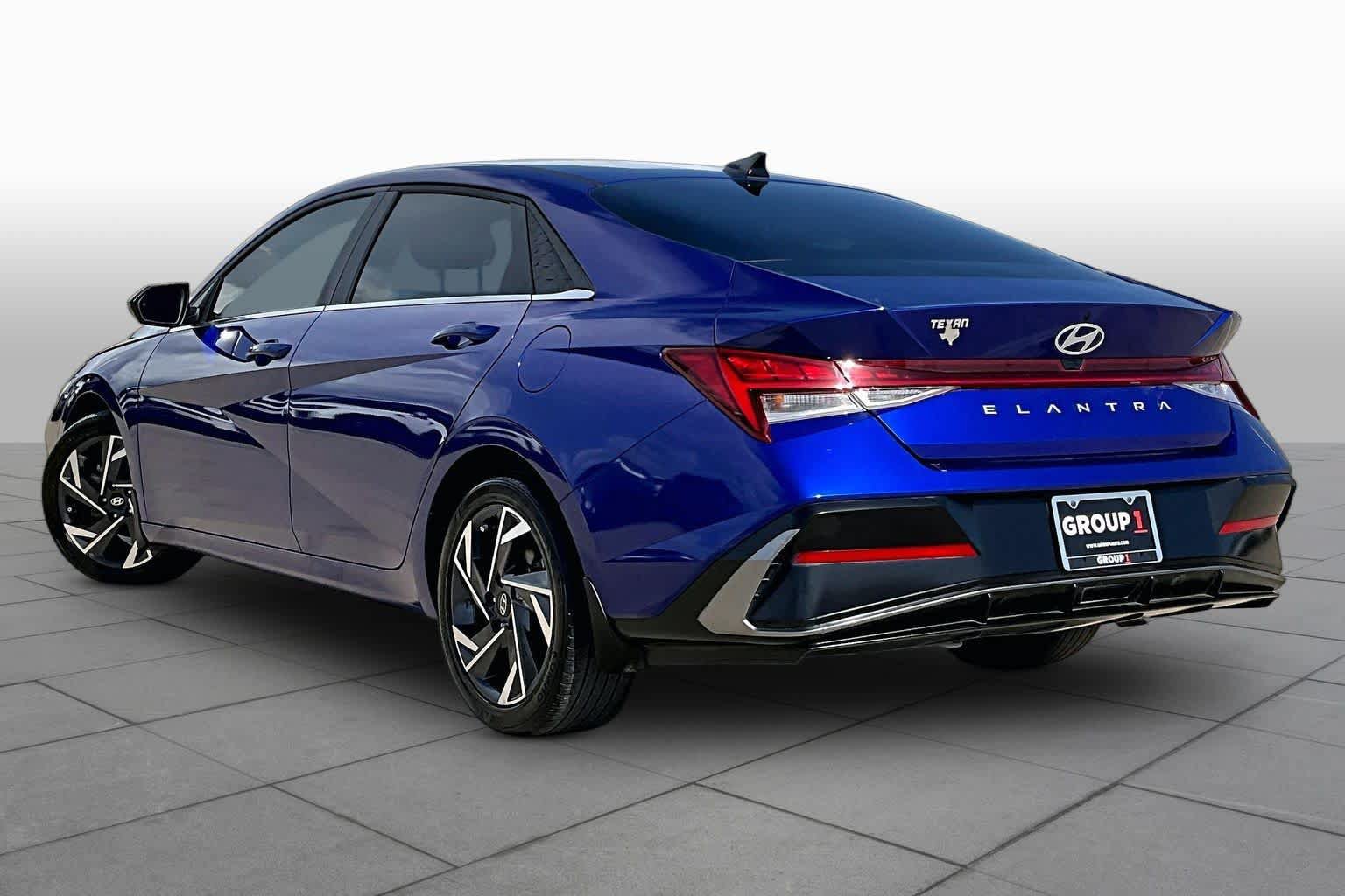 Used 2024 Hyundai Elantra SEL w/ Convenience Package FWD image 12