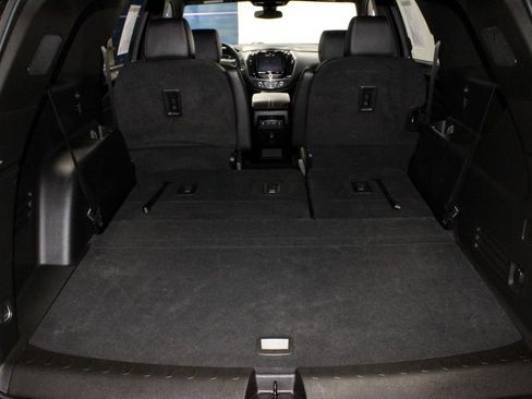 Used 2023 Chevrolet Traverse LT FWD image 14