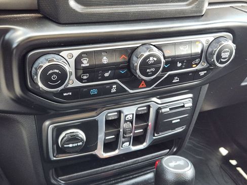 Used 2023 Jeep Wrangler Unlimited w/ Cold Weather Group AWD/4WD image 18