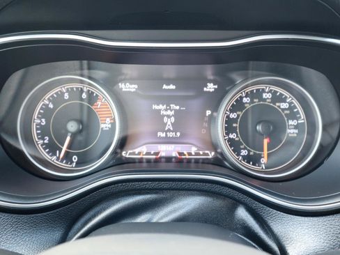 Used 2019 Jeep Cherokee Limited AWD/4WD image 23