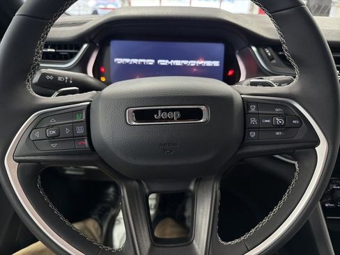 New 2025 Jeep Grand Cherokee Laredo X w/ Luxury Tech Group I AWD/4WD image 9