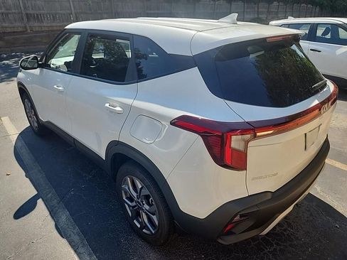 Certified 2024 Kia Seltos LX image 3