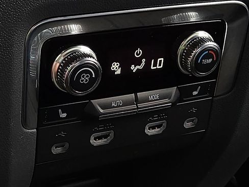 Used 2021 GMC Yukon Denali AWD/4WD image 11