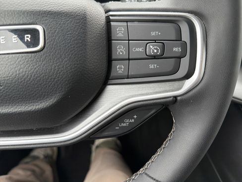 Used 2025 Jeep Wagoneer L Series III image 29