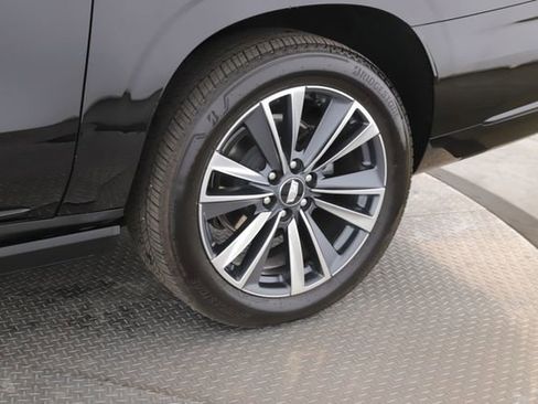 Used 2025 Cadillac Escalade ESV Sport w/ Touring Package image 14