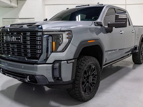 Used 2024 GMC Sierra 2500 Denali Ultimate AWD/4WD image 2