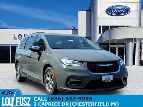 Used 2023 Chrysler Pacifica Limited FWD image 1