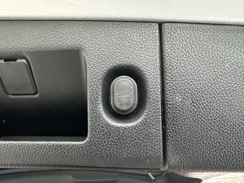 Used 2020 Chevrolet Suburban Premier image 22