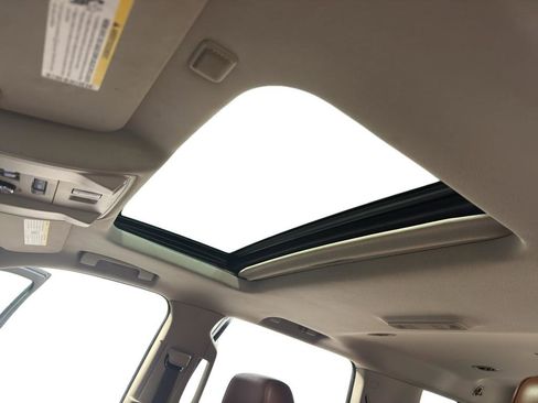 Used 2015 Cadillac Escalade Luxury image 15