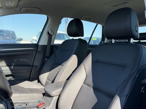 Used 2019 Volkswagen e-Golf SEL Premium image 8