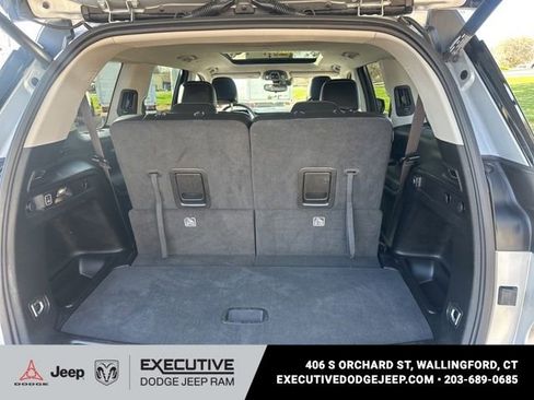 Used 2023 Jeep Grand Cherokee L Limited AWD/4WD image 7