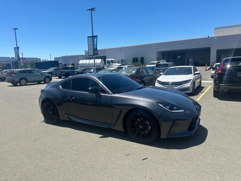 Used 2025 Toyota GR86 Premium w/ ALL Weather Mat Package (TMS) RWD image 2