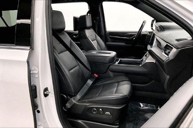 Used 2023 GMC Yukon XL Denali w/ Advanced Technology Package AWD/4WD image 8