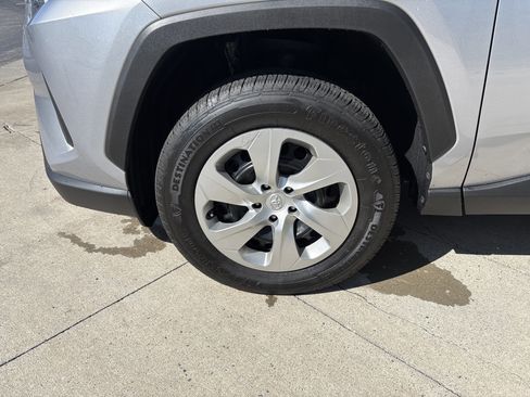 Used 2022 Toyota RAV4 LE FWD image 18