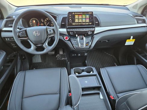 New 2026 Honda Odyssey Touring image 6