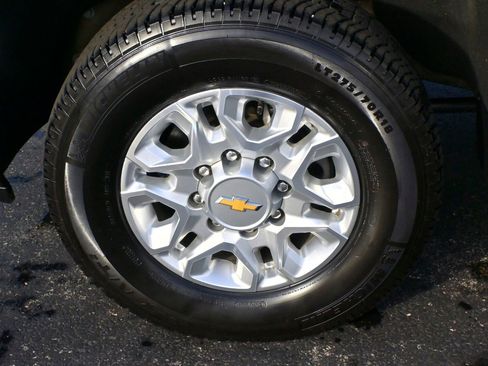 Used 2024 Chevrolet Silverado 2500 LT image 33