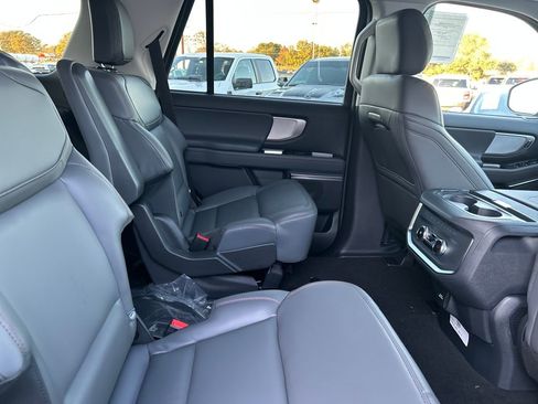 New 2025 Ford Expedition Active image 29