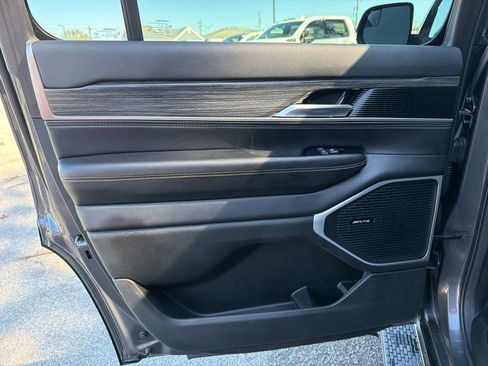 Used 2023 Jeep Wagoneer Series III w/ Preferred Equipment Group RWD image 23