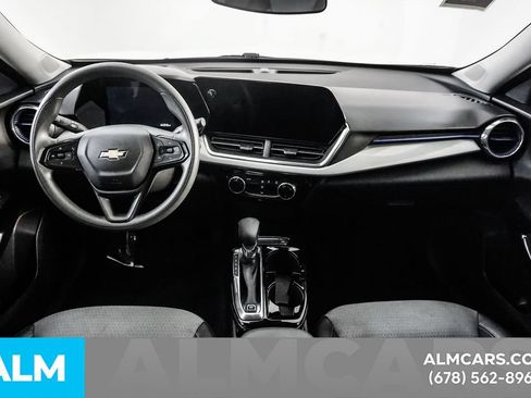 Used 2025 Chevrolet Trax LT FWD image 22