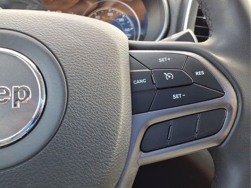 Used 2020 Jeep Cherokee Latitude Plus image 24