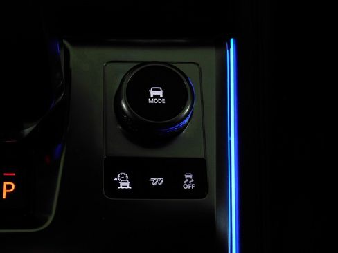 Used 2024 Jaguar F-PACE SVR image 46