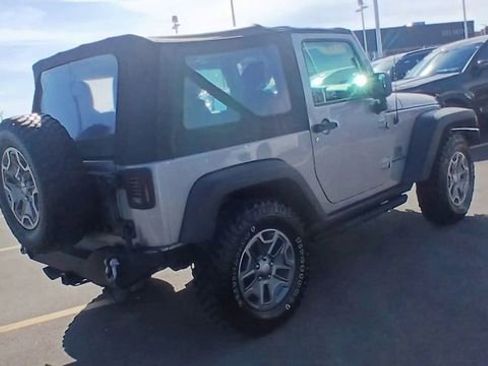 Used 2017 Jeep Wrangler Rubicon w/ Trailer Tow Group AWD/4WD image 3