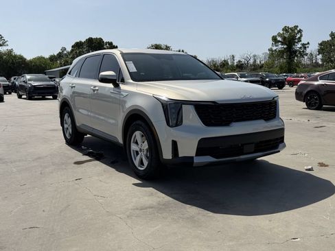 New 2026 Kia Sorento LX FWD image 2
