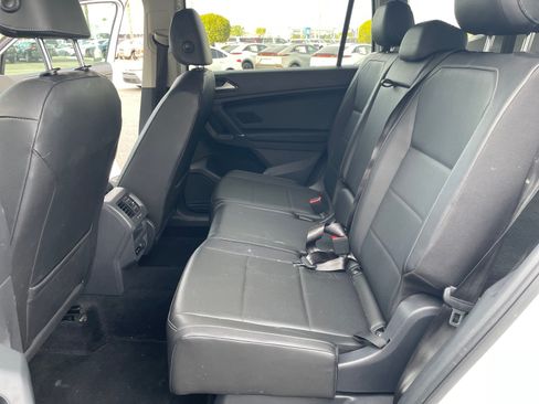 Used 2018 Volkswagen Tiguan SE FWD image 17