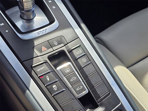 Used 2018 Porsche 911 Carrera image 24