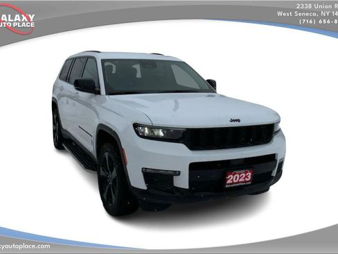 Used 2023 Jeep Grand Cherokee L Limited w/ Black Appearance Package image 3