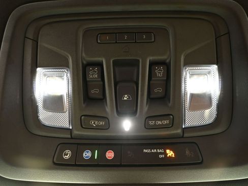 Used 2020 Chevrolet Silverado 1500 High Country image 40