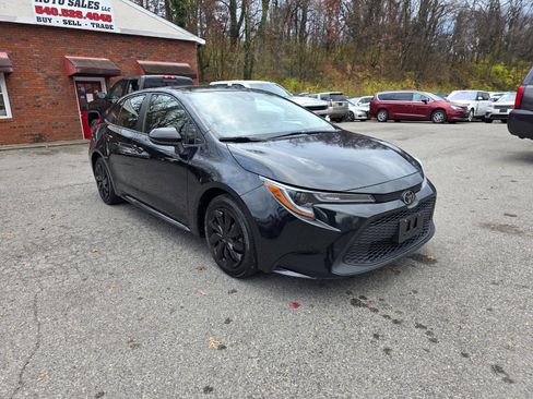 Used 2021 Toyota Corolla LE image 3