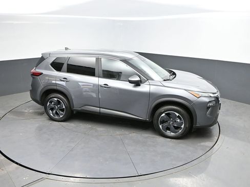 Used 2025 Nissan Rogue SV image 24