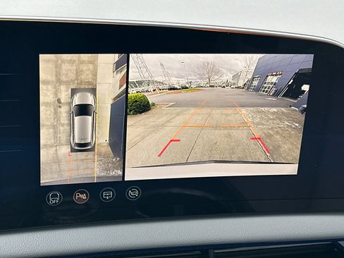 Used 2025 Cadillac Optiq Sport 1 w/ LPO, ONYX Package image 19