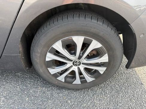 Used 2022 Toyota Prius XLE AWD/4WD image 7