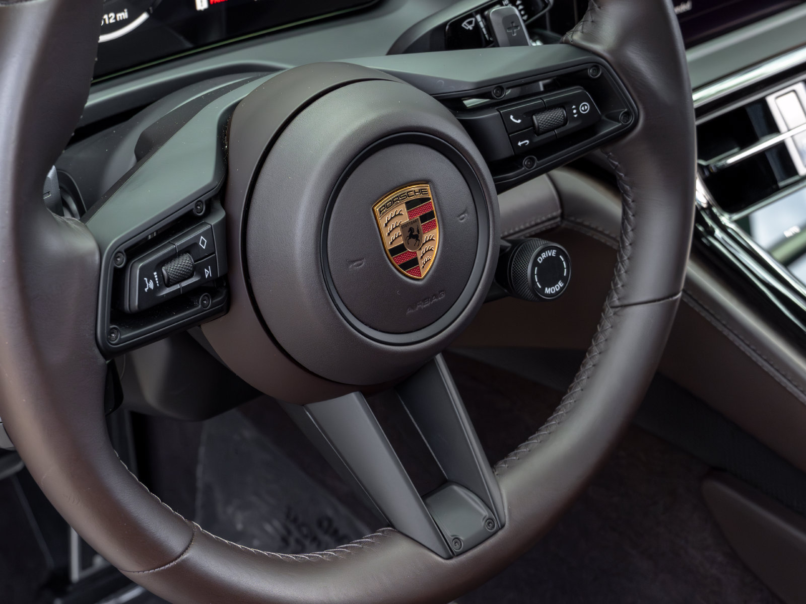 Certified 2024 Porsche Panamera image 38