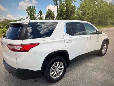 Used 2020 Chevrolet Traverse LS FWD image 3