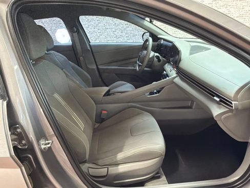 Used 2023 Hyundai Elantra SEL w/ Convenience Package FWD image 11